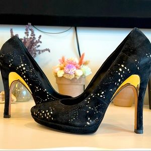 Alice+Olivia Black and Gold Pumps